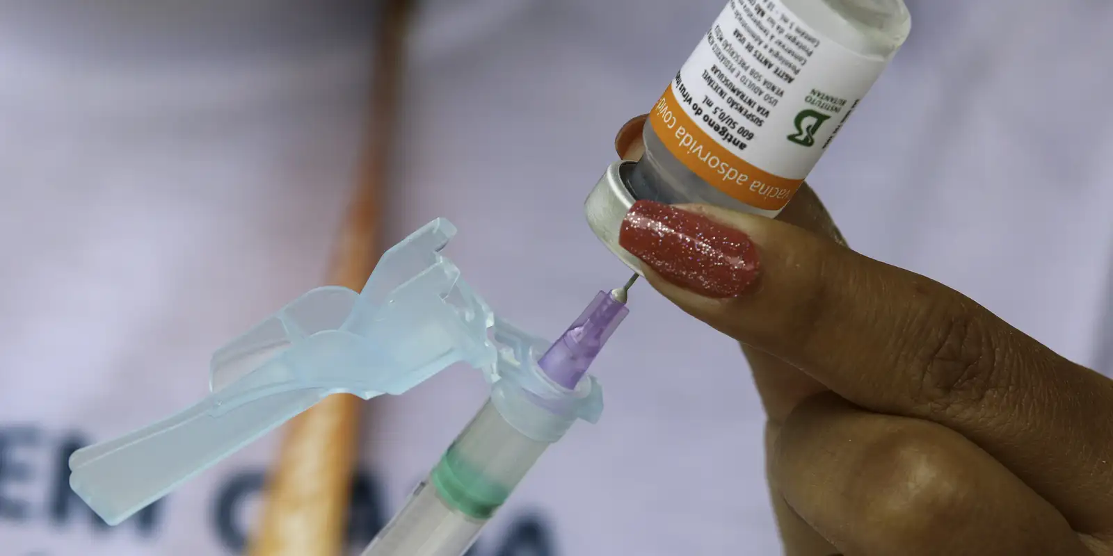 Ministério da Saúde começa a vacinar crianças com a pneumo 20